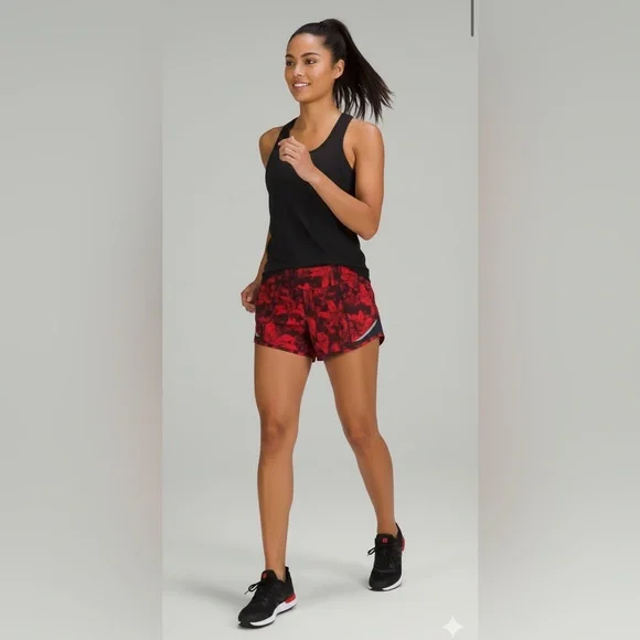 Lululemon Hotty Hot Short II 2.5” Red/Black Floral Size 2 - Picture 1 of 8